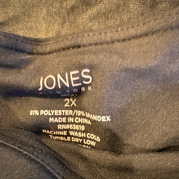 Black stretchy shorts, plus sized - Picture 2 of 3